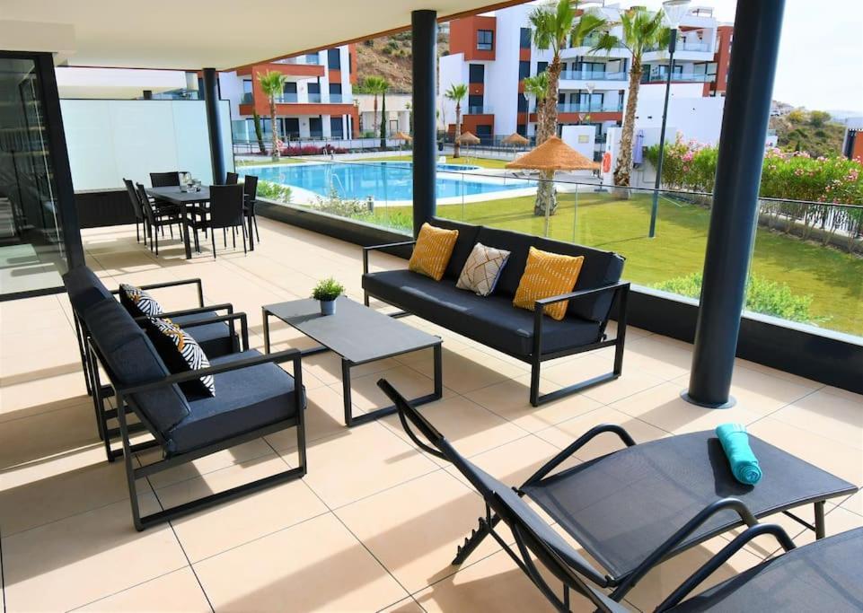 Casa Kerr - Luxury Apt - Sleeps 9 - Los Boliches Lägenhet Málaga Exteriör bild