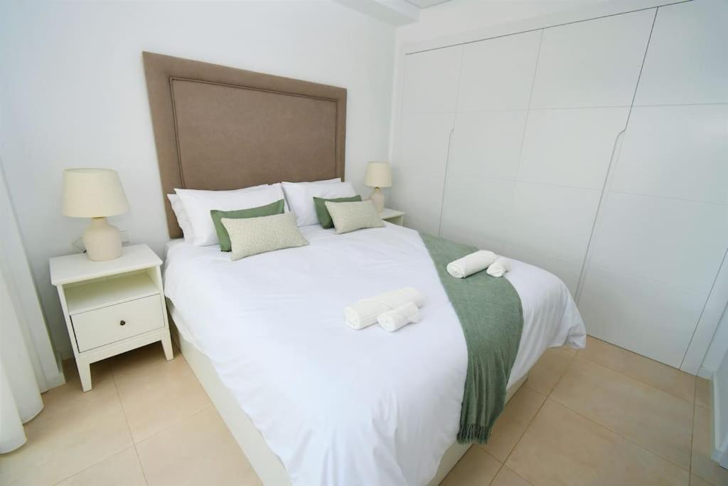 Casa Kerr - Luxury Apt - Sleeps 9 - Los Boliches Lägenhet Málaga Exteriör bild