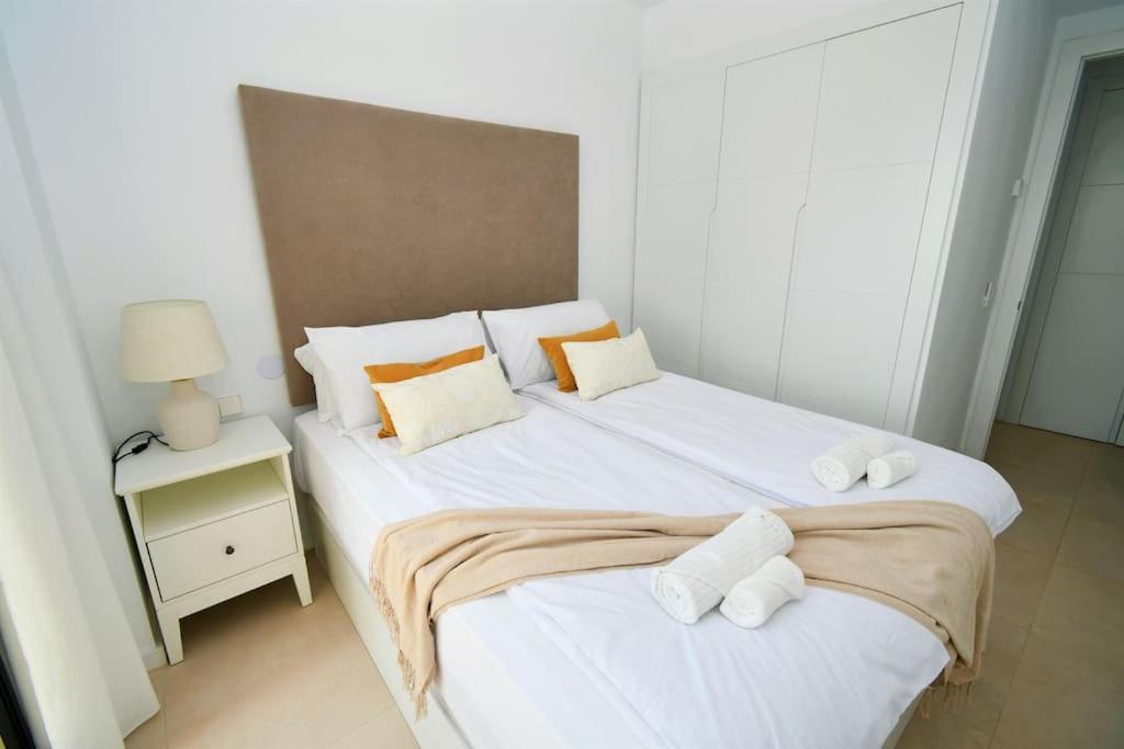 Casa Kerr - Luxury Apt - Sleeps 9 - Los Boliches Lägenhet Málaga Exteriör bild