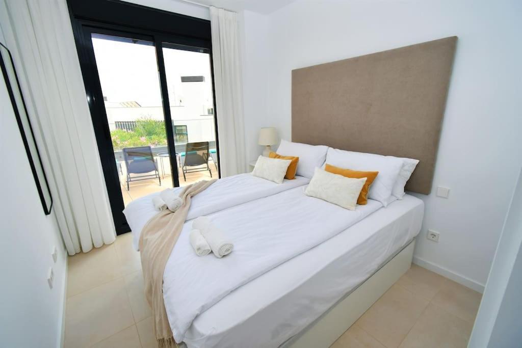 Casa Kerr - Luxury Apt - Sleeps 9 - Los Boliches Lägenhet Málaga Exteriör bild