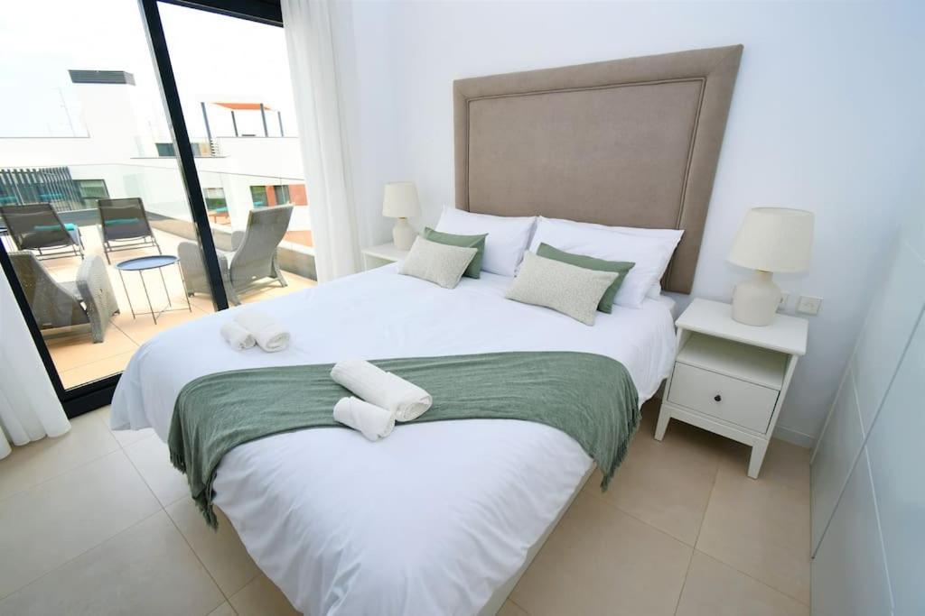 Casa Kerr - Luxury Apt - Sleeps 9 - Los Boliches Lägenhet Málaga Exteriör bild