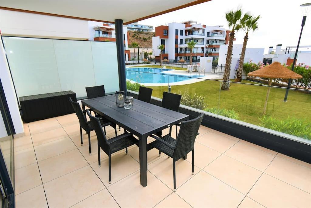 Casa Kerr - Luxury Apt - Sleeps 9 - Los Boliches Lägenhet Málaga Exteriör bild