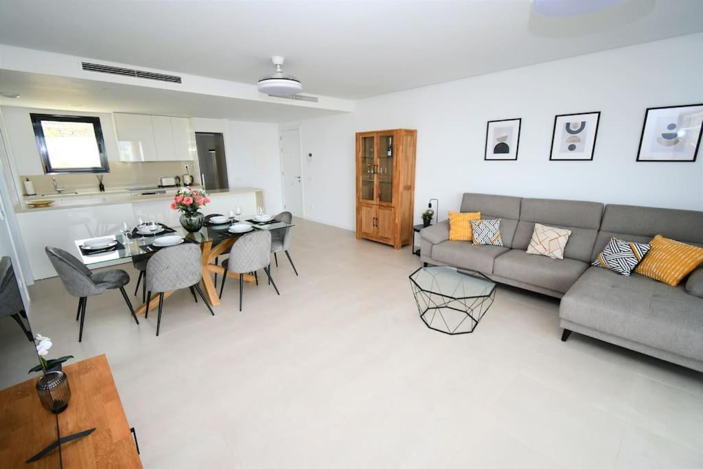 Casa Kerr - Luxury Apt - Sleeps 9 - Los Boliches Lägenhet Málaga Exteriör bild